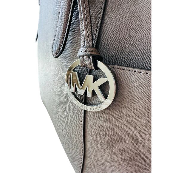 Michael Kors Women's Grey Jet Set Travel Meduim Handbag Zip Up Open Top Tote - Picture 6 of 9